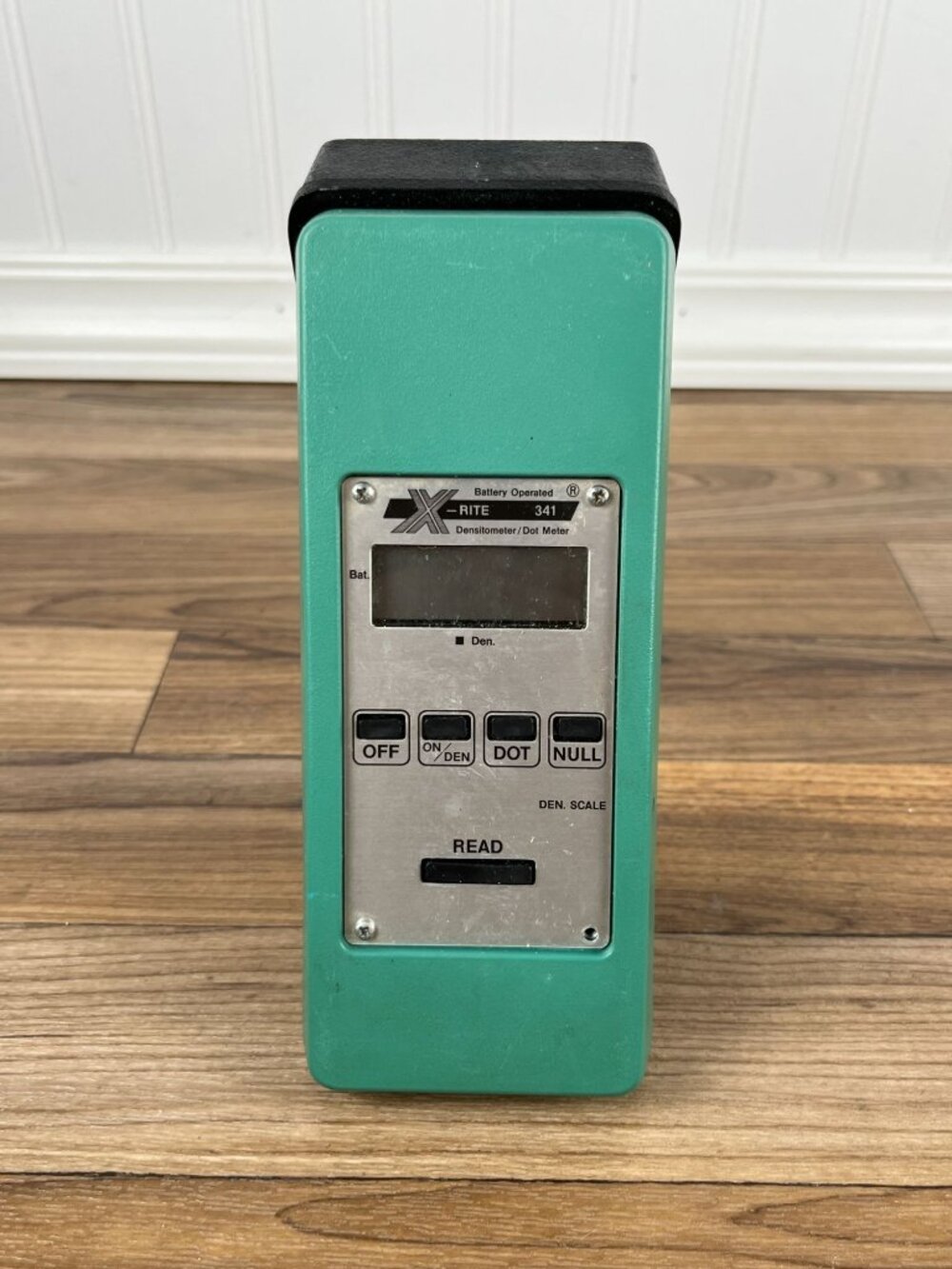 X-Rite 341 Battery Operated B/W Transmission Densitometer READ - NOT WORKING